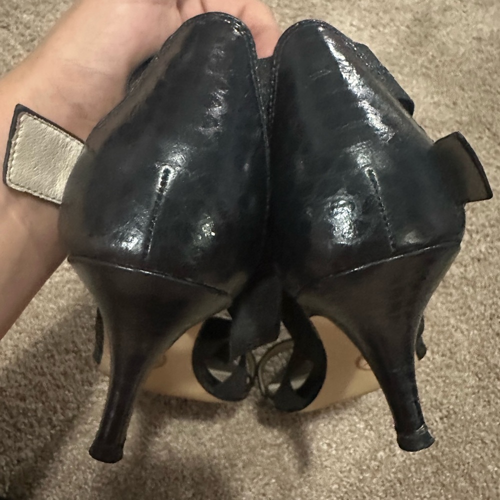 MK Strappy Women's Sandals - Picture 4 of 4